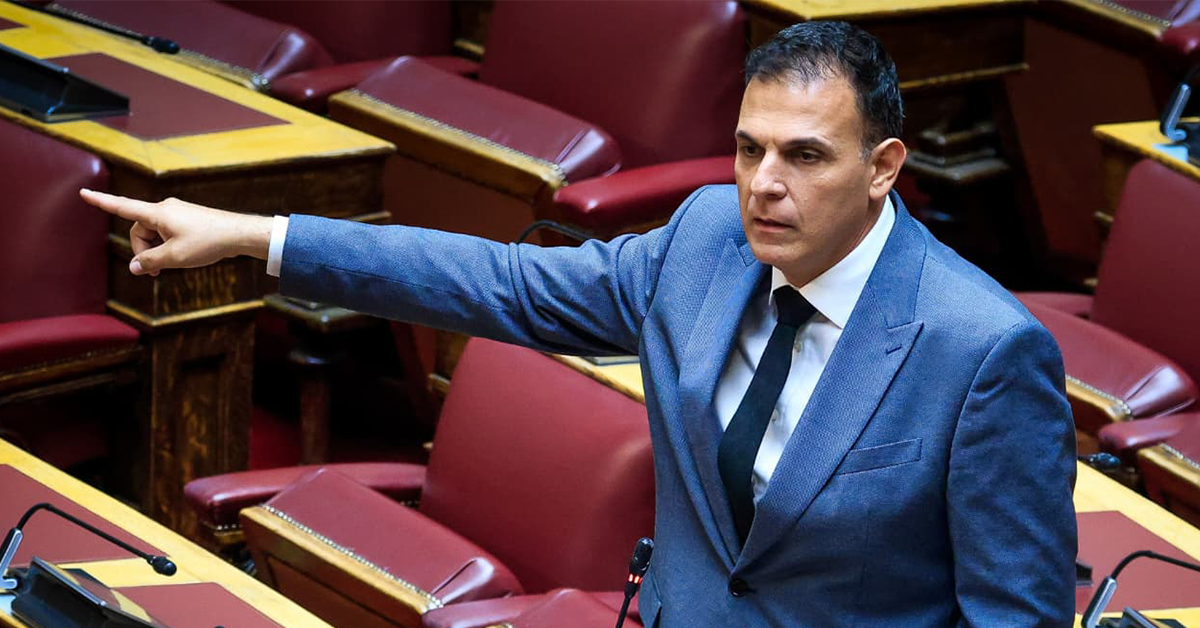 Φωτογραφία του Καραμέρου στο Βήμα της Βουλής για τα νηπιαγωγεία στο Δήμο Διονύσου