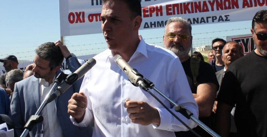Ο Γιώργος Καραμέρος ανακοινώνει την παραίτησή του από τη βουλευτική έδρα της Ανατολικής Αττικής
