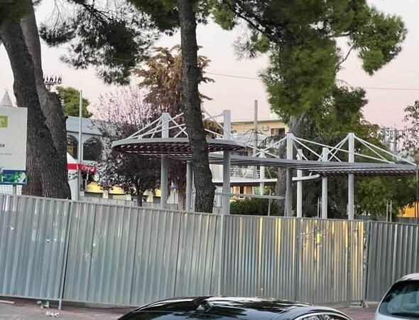 Έργα της πλατείας στην Δροσιά.
