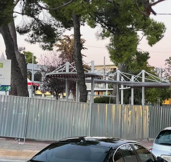 Έργα της πλατείας στην Δροσιά.