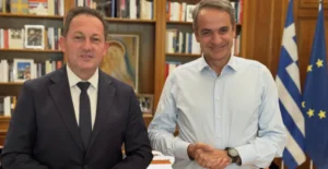 Στέλιος Πέτσας: Στο Μέγαρο Μαξίμου με τον Κυριάκο Μητσοτάκη – Στο επίκεντρο τα μεγάλα έργα της Ανατολικής Αττικής